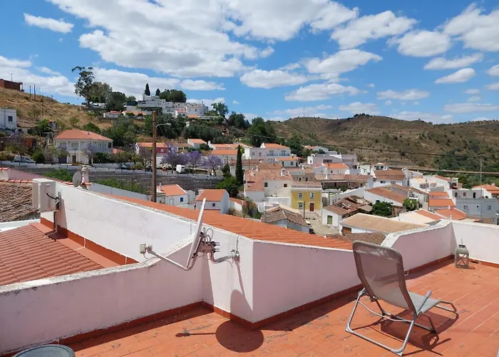 Feriehus Blue Dragon River House *